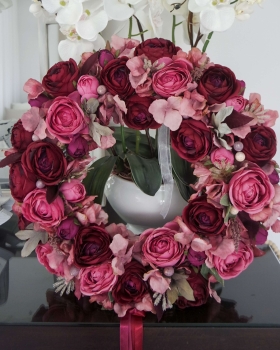 Ręcznie robiony sztuczny bordowy wianek Szlachetna Róża – dekoracja wnętrza