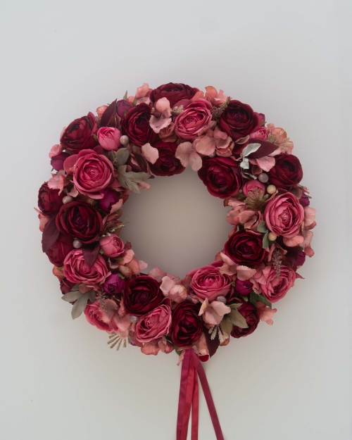 Sztuczny bordowy wianek Szlachetna Róża na drzwi – Havenly House