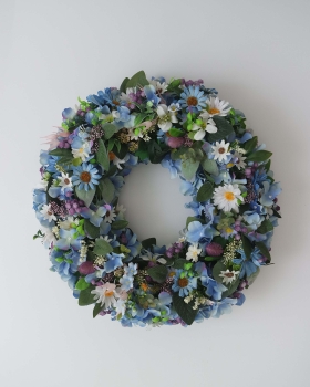 Sztuczny niebieski wianek Szept kwiatów na drzwi – Havenly House